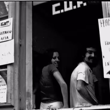 de Fotografia (CUF), vinculado ao DCE, promoveu mostras de fotografia, cineclubes, exposições e festas. 1973. Fotógrafo desconhecido. Acervo Núcleo de Memória da PUC-Rio.