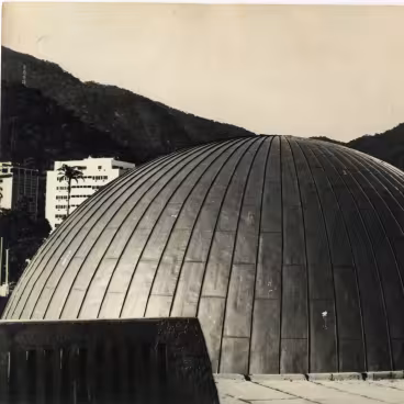 Primeira cúpula do Planetário. 1970. Fotógrafo Milton. Acervo Correio da Manhã / Arquivo Nacional.