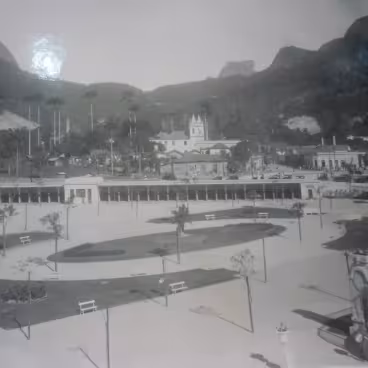 Vista da Igreja a partir do Jockey Club. 1926. Fotógrafo desconhecido. Acervo do Museu da Imagem e do Som do Rio de Janeiro.