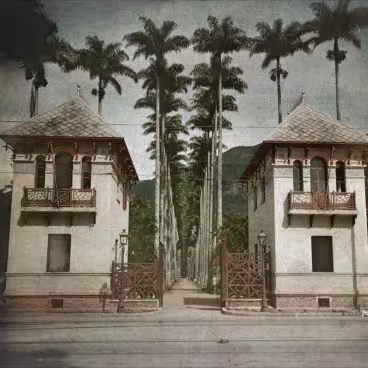 Portão principal do jardim Botânico por volta de 1912. Fotógrafo Marc Ferrez. Acervo Instituto Moreira Salles.