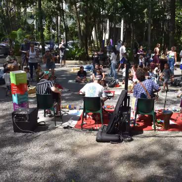 Evento Vem na PUC-Rio, aberto ao público em geral, com música e brincadeiras para as crianças. 2024. Fotógrafo Antônio Albuquerque. Acervo do Núcleo de Memória da PUC-Rio.
