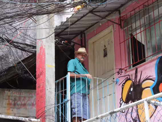 Morador da Rocinha.